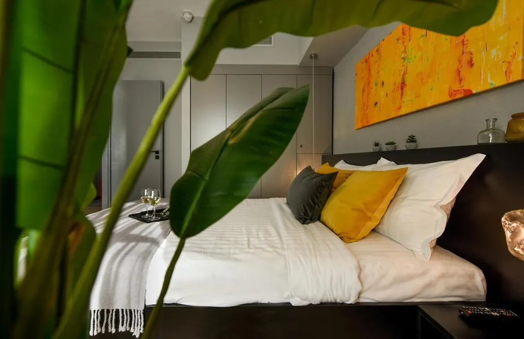Luxury Apartment Near Radisson Hotel - Wall Projector & Modern Design-1